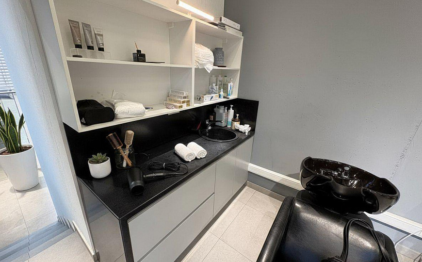 Салон красоты/ бьюти / наращивание волос / маникюр фото