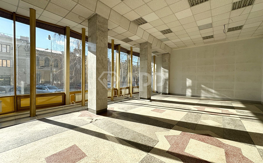 1 этаж/1 линия/Высокие потолки/Витринное окно фото