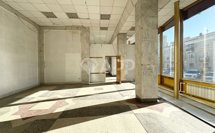 1 этаж/1 линия/Высокие потолки/Витринное окно фото