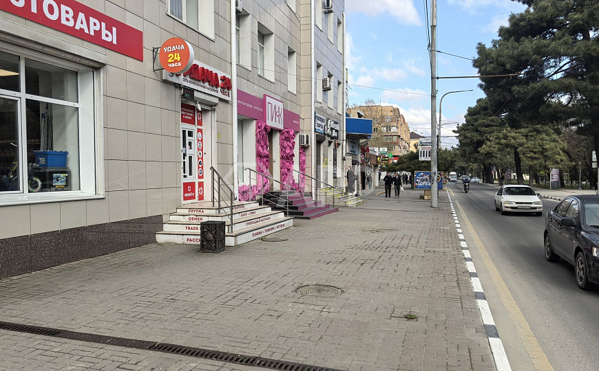 Продаю помещение с арендаторами, 460 м² фото