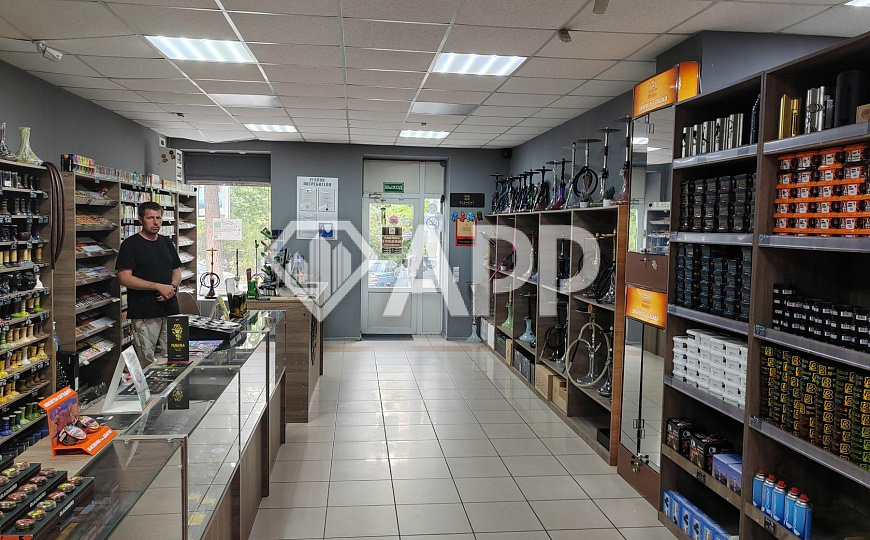 Продаю помещение с арендаторами, 460 м² фото