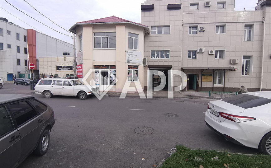 Продаю помещение с арендаторами, 460 м² фото
