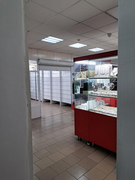 Сдам торговое помещение, 360 м² фото