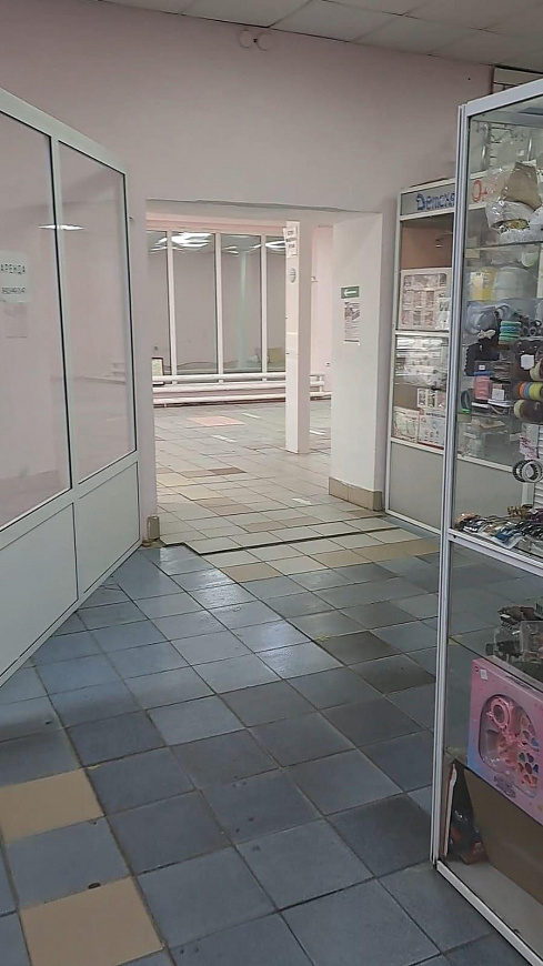 Сдам торговое помещение, 360 м² фото