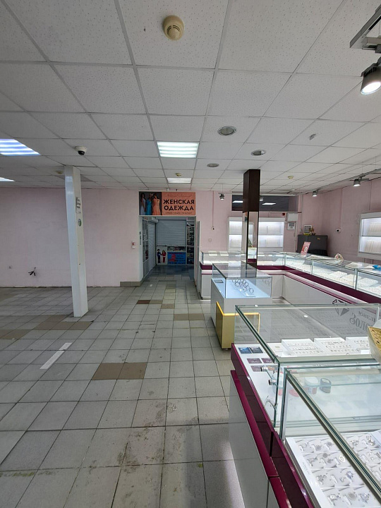 Сдам торговое помещение, 360 м² фото