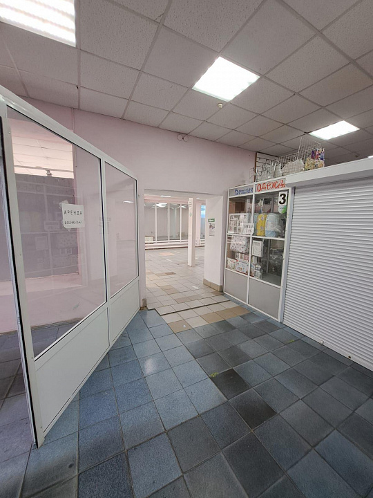 Сдам торговое помещение, 360 м² фото