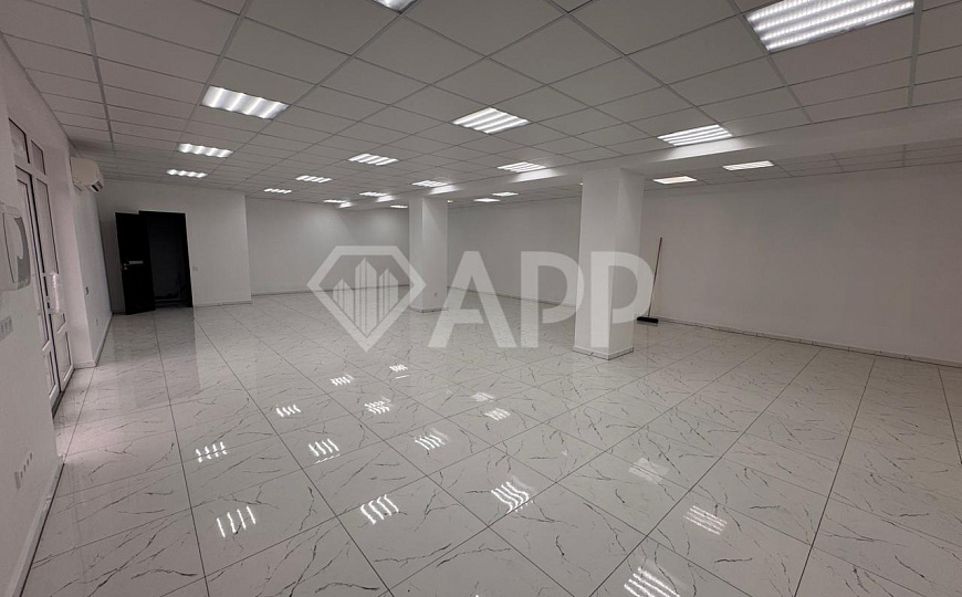 Сдам торговое помещение, 220 м² фото