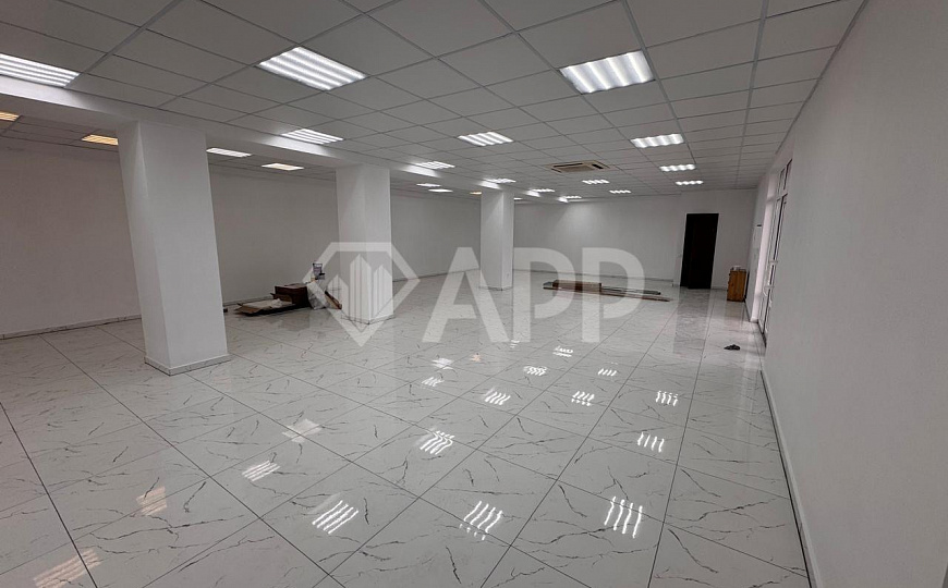 Сдам торговое помещение, 220 м² фото