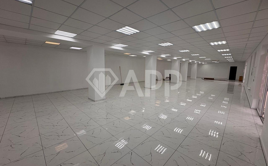 Сдам торговое помещение, 220 м² фото