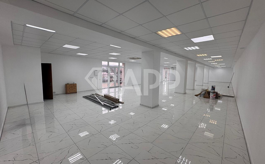 Сдам торговое помещение, 220 м² фото