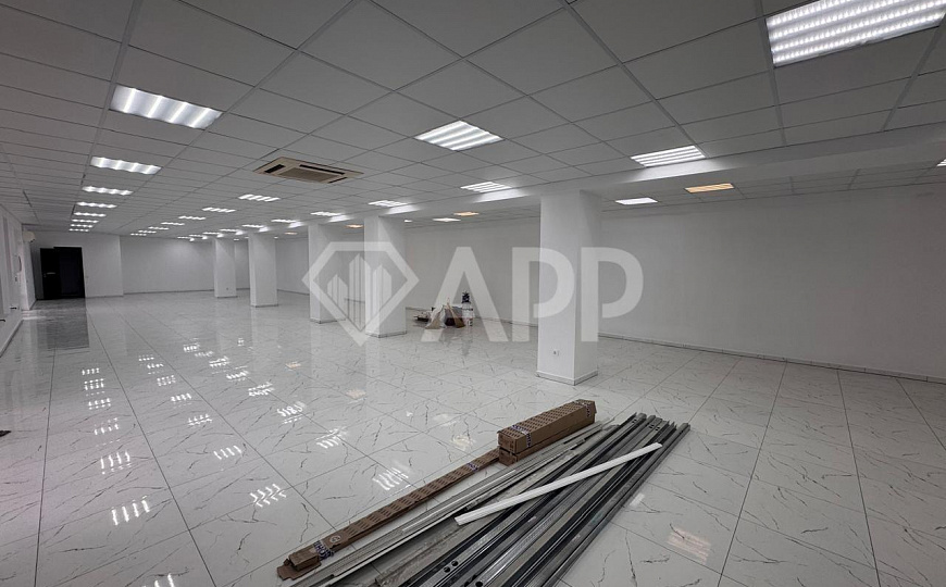 Сдам торговое помещение, 220 м² фото