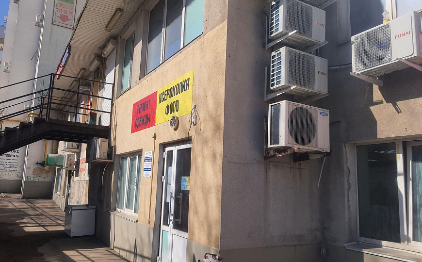 Высокий цоколь с окнами 139 м2 фото