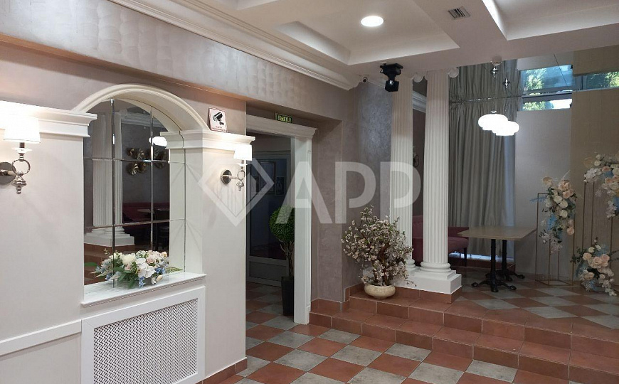 Продается действующий готовый арендный бизнес (ГАБ), 300м², с арендатором на первой линии у метро. фото