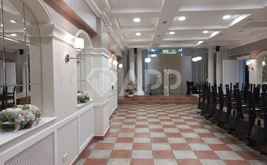 Продается действующий готовый арендный бизнес (ГАБ), 300м², с арендатором на первой линии у метро. фото