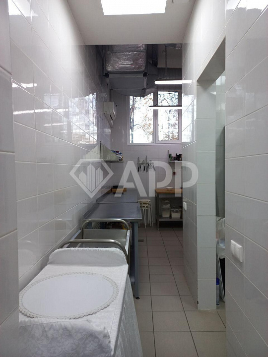 Продается действующий готовый арендный бизнес (ГАБ), 300м², с арендатором на первой линии у метро. фото