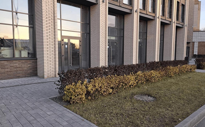 Аренда коммерческого помещения 99,6 м.кв в комплексе апартаментов "Пилигримм" фото