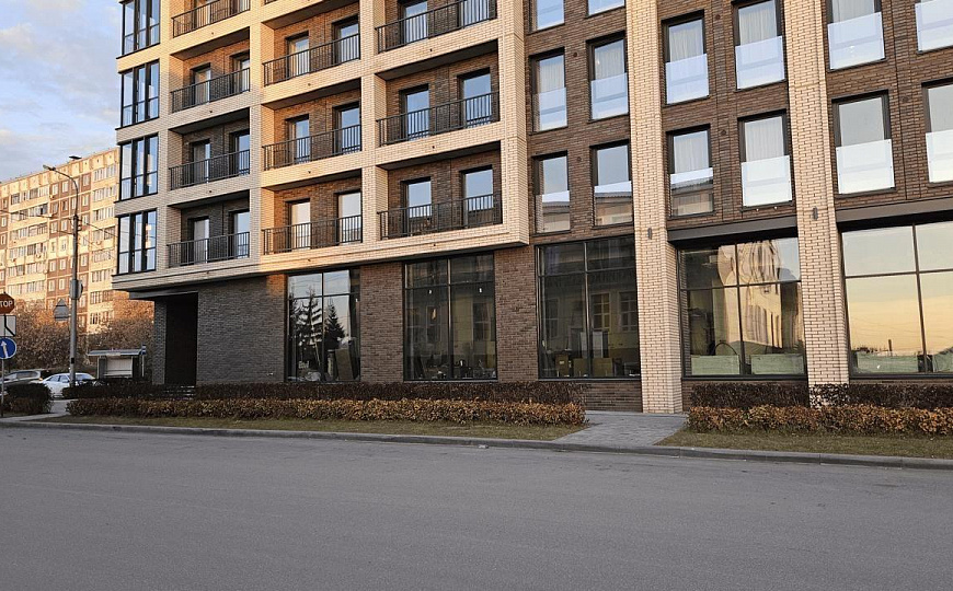 Аренда коммерческого помещения 99,6 м.кв в комплексе апартаментов "Пилигримм" фото