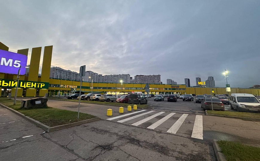 Сдам первый этаж в ТЦ, 2905м2 фото