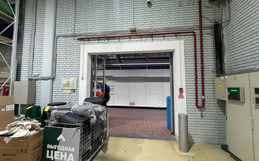 Сдам первый этаж в ТЦ, 2905м2 фото