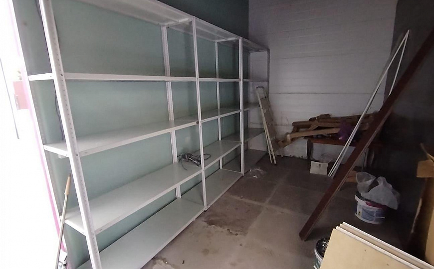 Отдельно стоящее здание на въезде в ЖК фото