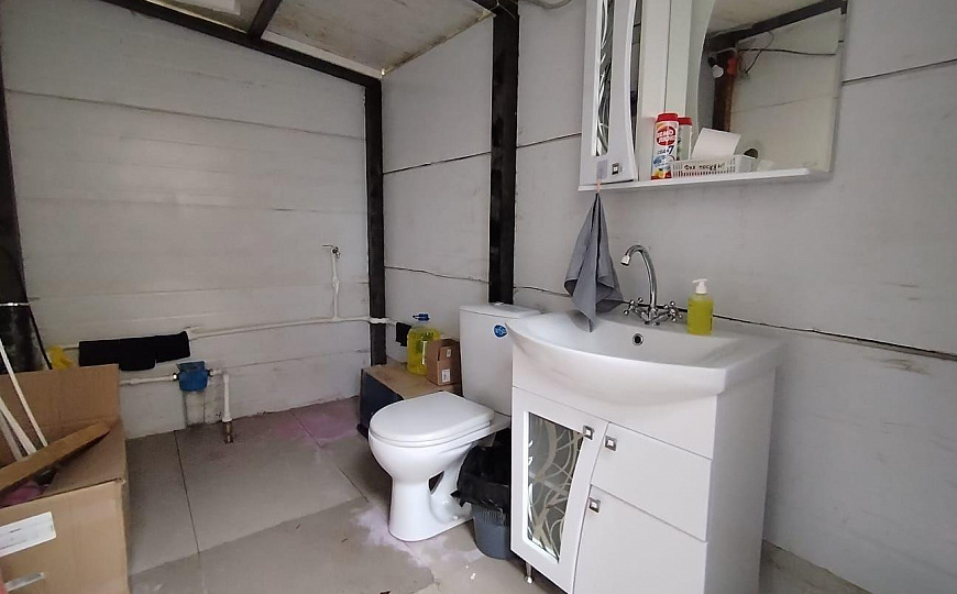 Отдельно стоящее здание на въезде в ЖК фото