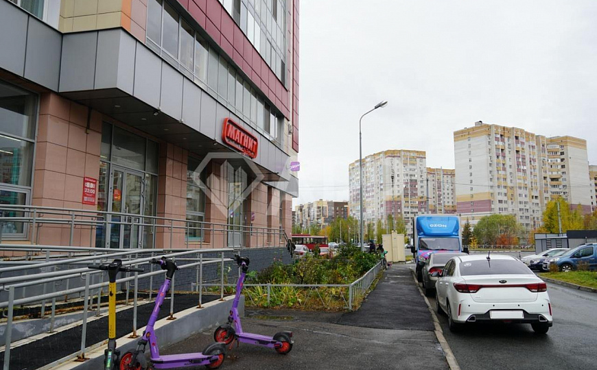 Сдам торговое помещение (382 м²) фото