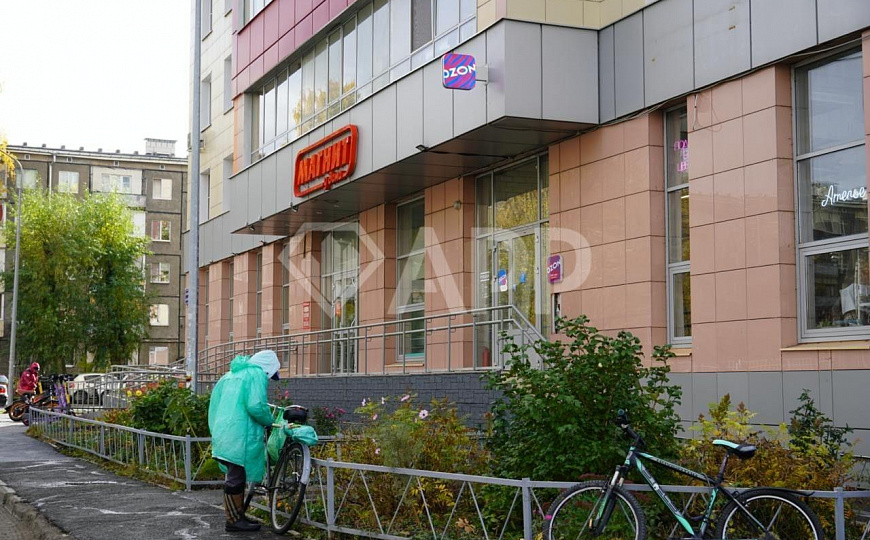 Сдам торговое помещение (382 м²) фото