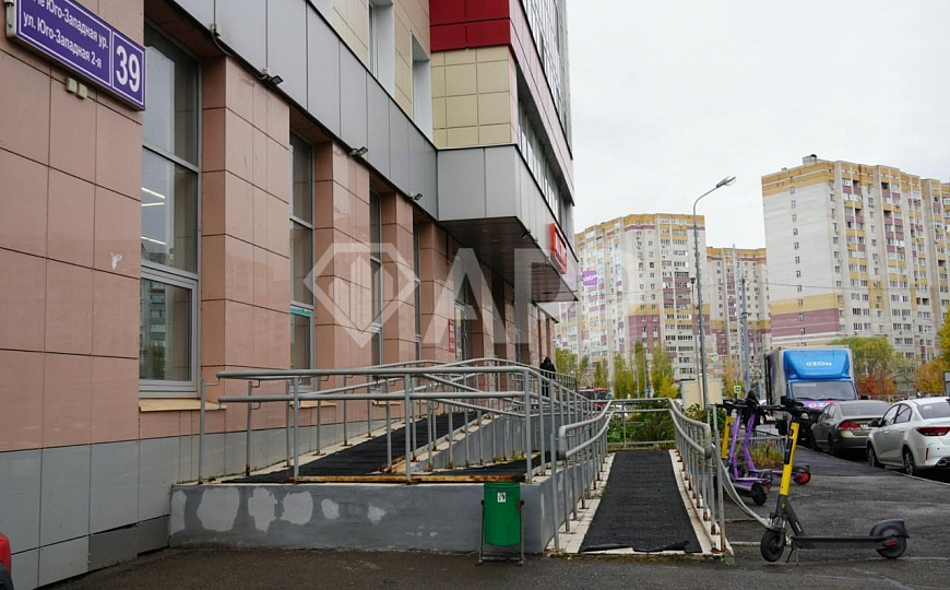 Сдам торговое помещение (382 м²) фото