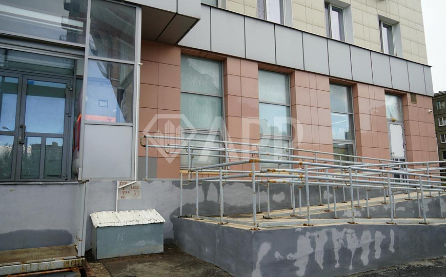 Сдам торговое помещение (382 м²) фото