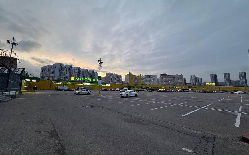 Сдам торговое помещение в ТЦ 180м2 фото