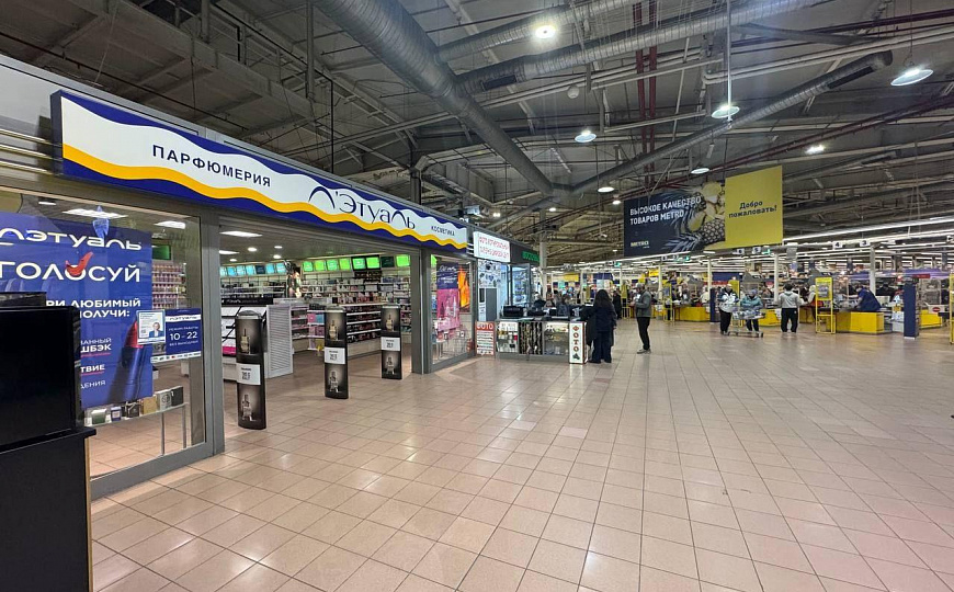 Сдам торговое помещение в ТЦ 180м2 фото