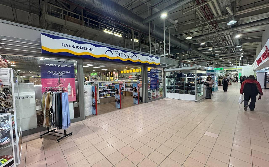 Сдам торговое помещение в ТЦ 180м2 фото