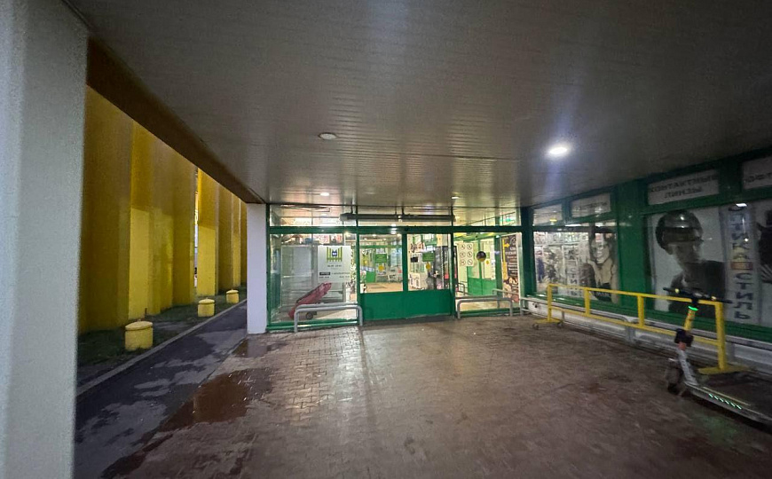 Сдам торговое помещение в ТЦ 180м2 фото