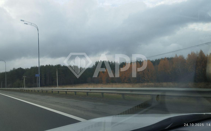 Земельный участок вдоль трассы угловой, с двух сторон асфальтированная дорога фото