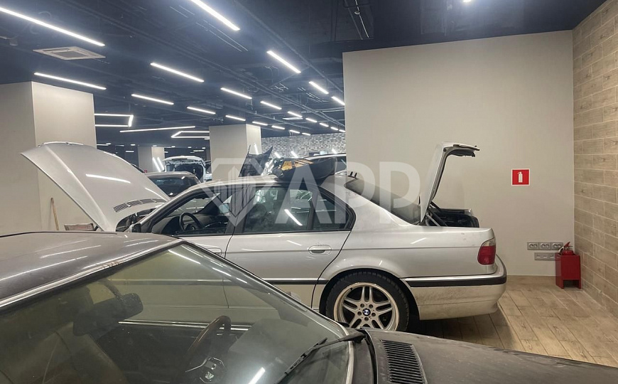 Сдаётся витринное помещение под авто, мото технику фото