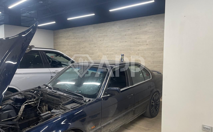 Сдаётся витринное помещение под авто, мото технику фото