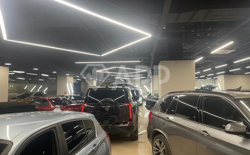 Сдаётся витринное помещение под авто, мото технику фото