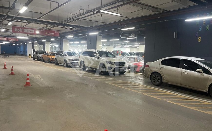 Сдаётся витринное помещение под авто, мото технику фото