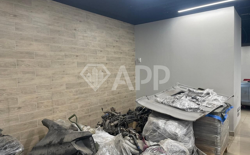 Сдаётся витринное помещение под авто, мото технику фото