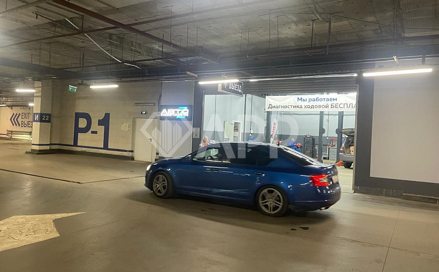 Сдаётся витринное помещение под авто, мото технику фото