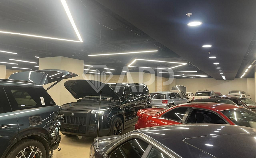 Сдаётся витринное помещение под авто, мото технику фото