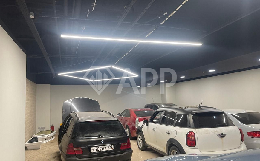 Сдаётся витринное помещение под авто, мото технику фото