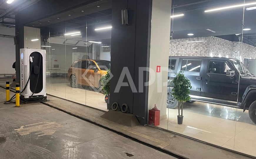 Сдаётся витринное помещение под авто, мото технику фото