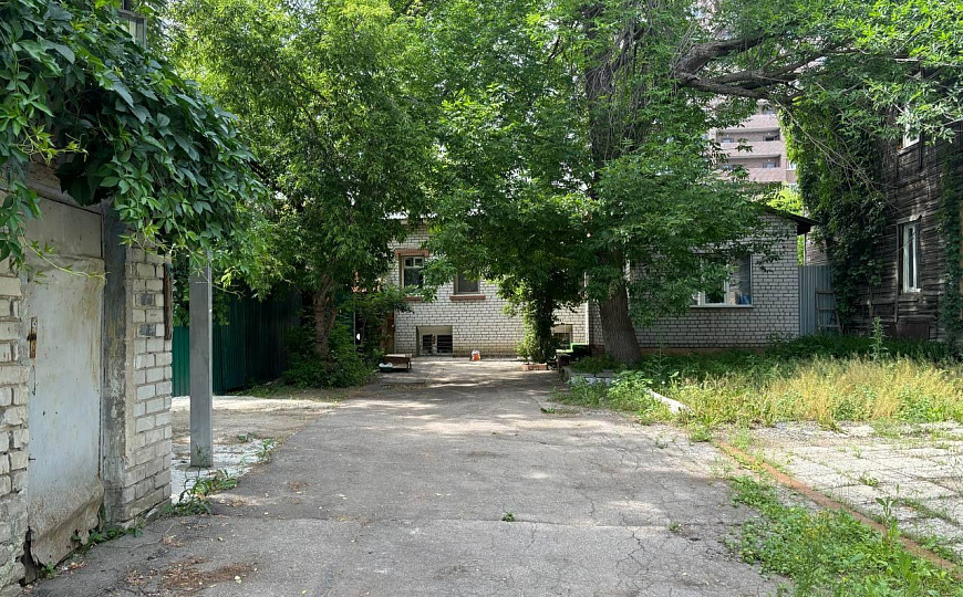 Здание 200 м с участком 6 сот в исторической части города  фото