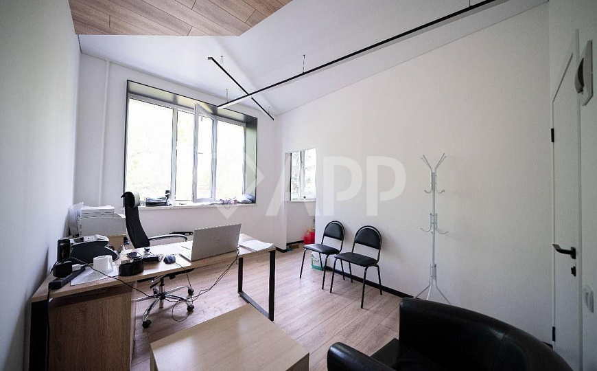 Офис в центре с мокрой точкой фото