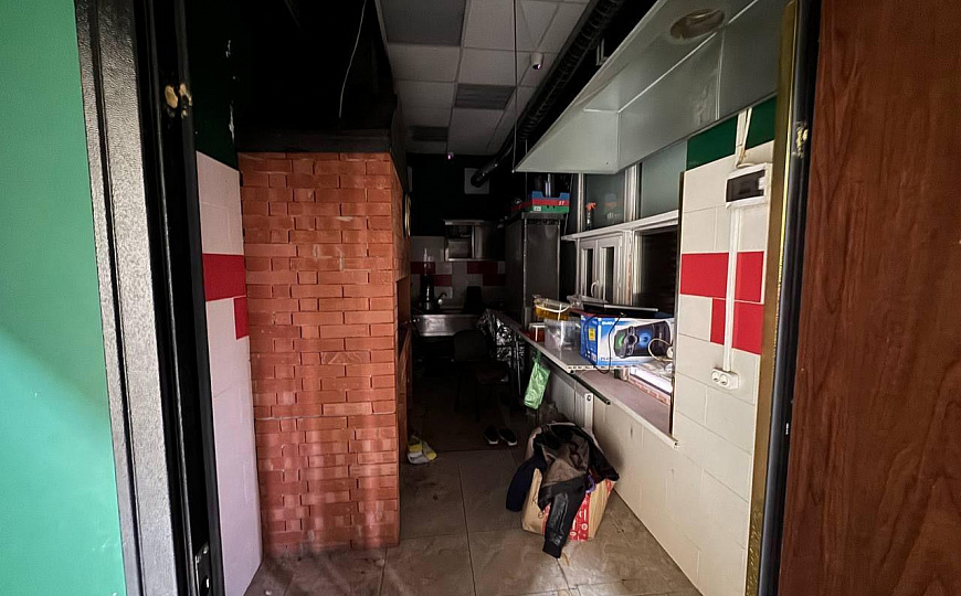 Здание с парковкой 200 м² фото