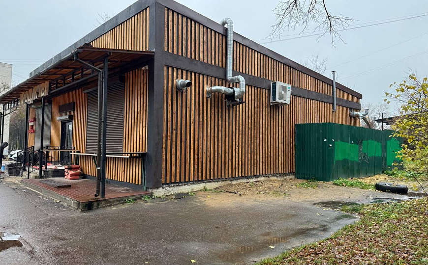 Здание с парковкой 200 м² фото