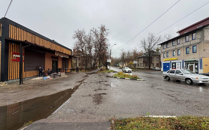 Здание с парковкой 200 м² фото