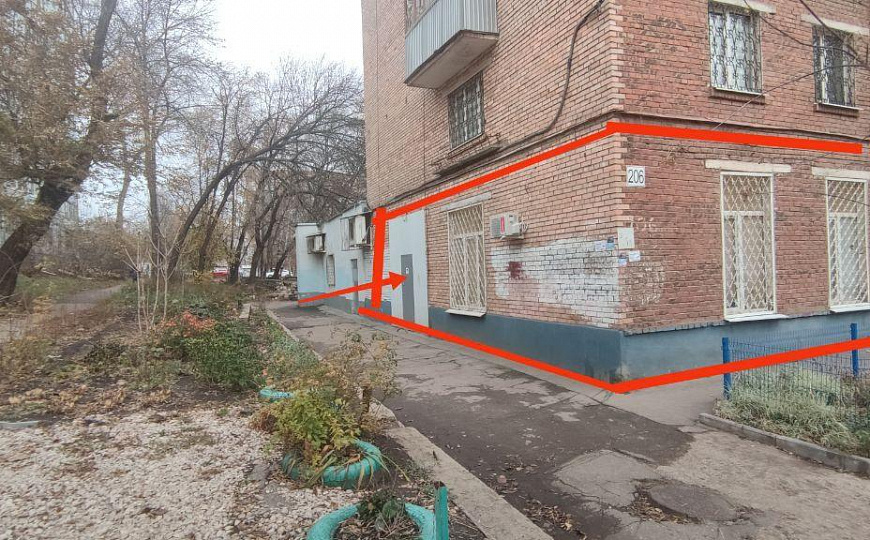 Помещение с отдельным входом на 1 линии фото