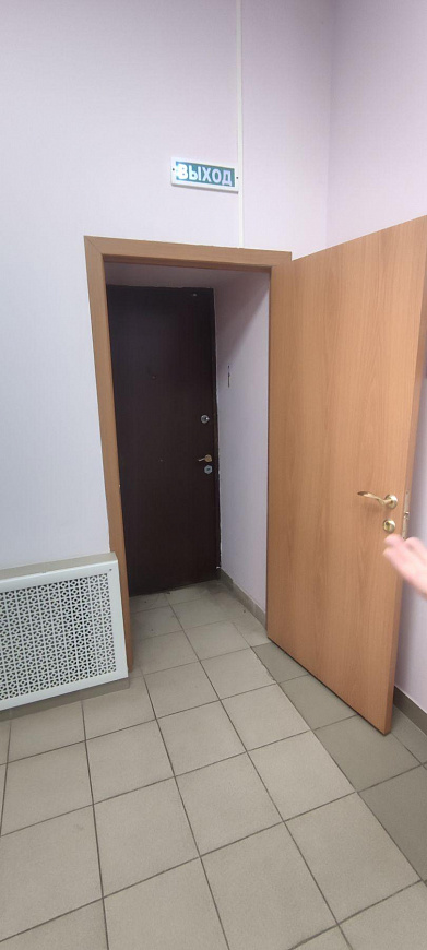 Помещение с отдельным входом на 1 линии фото